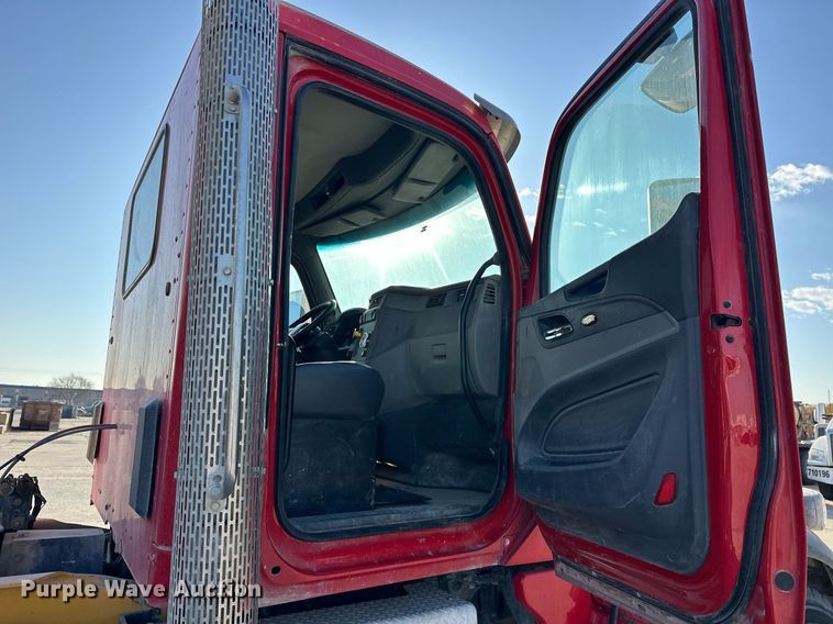 image for item DW5063 2016 Peterbilt 365 ready mix truck