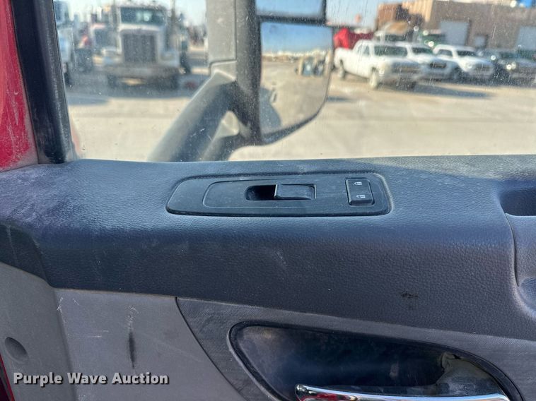 image for item DW5063 2016 Peterbilt 365 ready mix truck