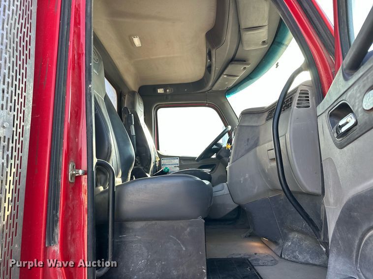 image for item DW5063 2016 Peterbilt 365 ready mix truck