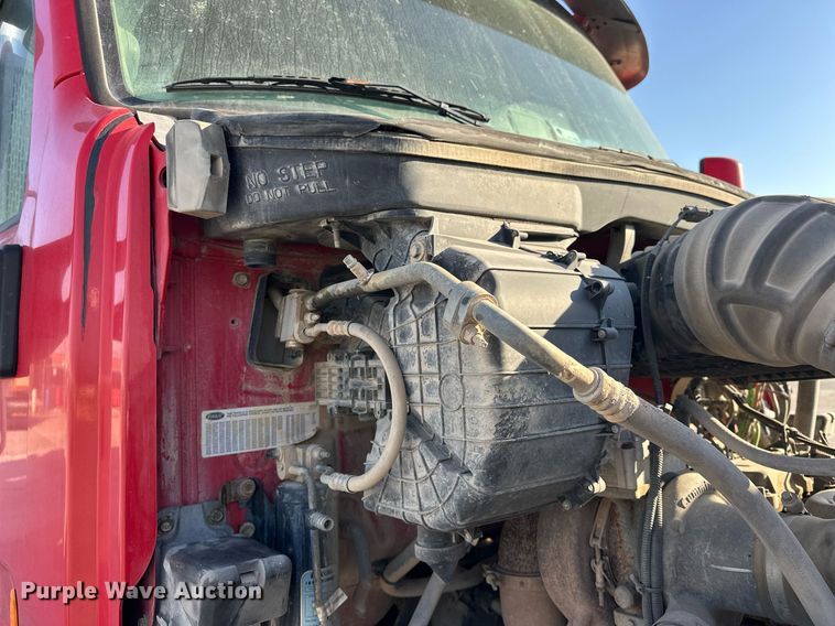 image for item DW5063 2016 Peterbilt 365 ready mix truck