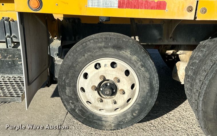 image for item DW5063 2016 Peterbilt 365 ready mix truck