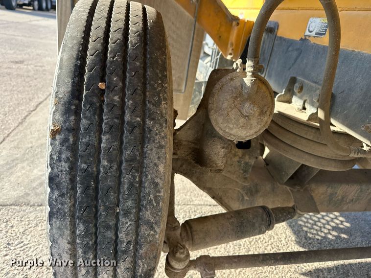 image for item DW5063 2016 Peterbilt 365 ready mix truck