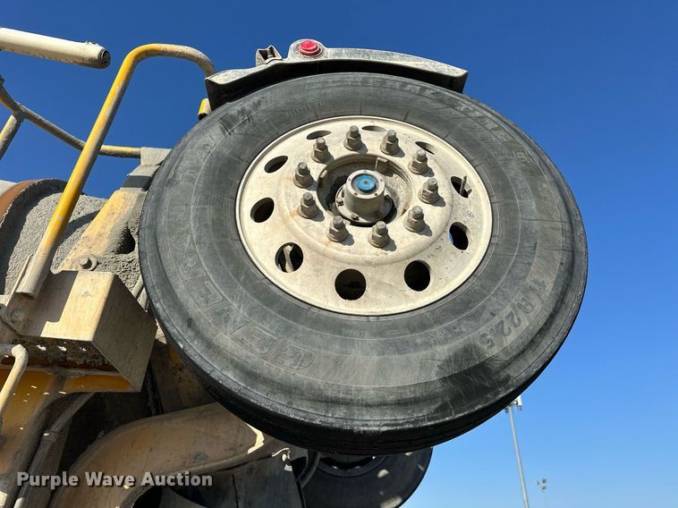 image for item DW5063 2016 Peterbilt 365 ready mix truck