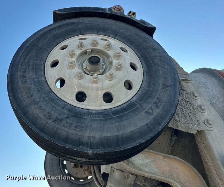 image for item DW5063 2016 Peterbilt 365 ready mix truck