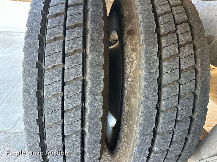 image for item DW5063 2016 Peterbilt 365 ready mix truck