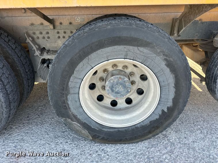 image for item DW5063 2016 Peterbilt 365 ready mix truck