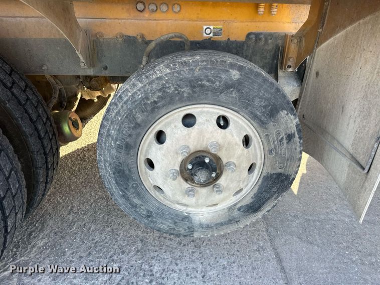 image for item DW5063 2016 Peterbilt 365 ready mix truck