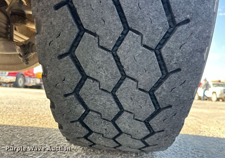 image for item DW5063 2016 Peterbilt 365 ready mix truck