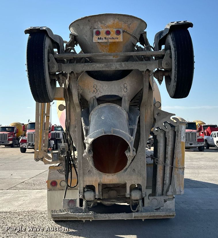 image for item DW5064 2019 Peterbilt 365 ready mix truck