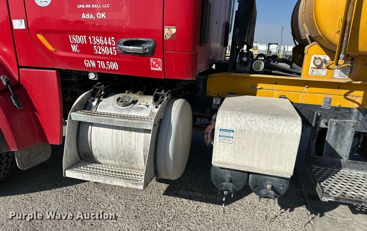 image for item DW5064 2019 Peterbilt 365 ready mix truck