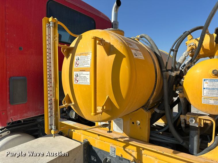 image for item DW5064 2019 Peterbilt 365 ready mix truck