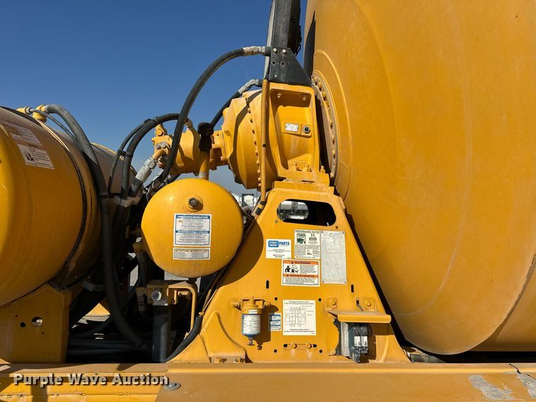 image for item DW5064 2019 Peterbilt 365 ready mix truck