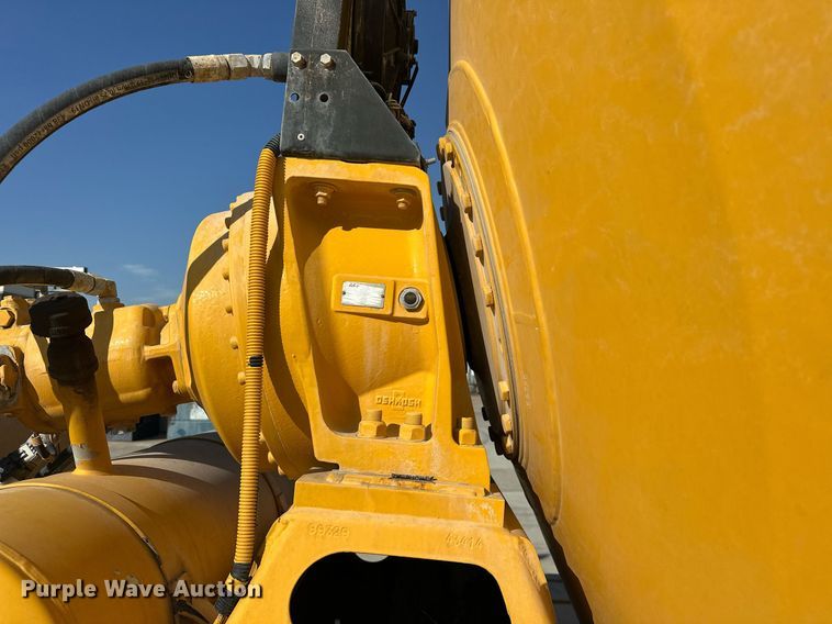 image for item DW5064 2019 Peterbilt 365 ready mix truck