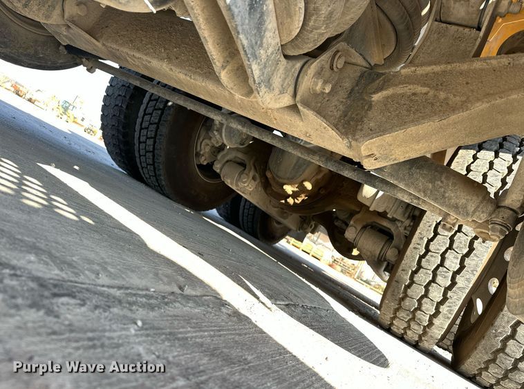 image for item DW5064 2019 Peterbilt 365 ready mix truck