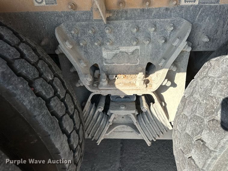 image for item DW5064 2019 Peterbilt 365 ready mix truck