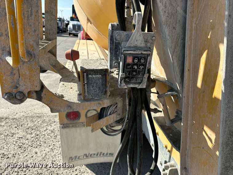 image for item DW5064 2019 Peterbilt 365 ready mix truck