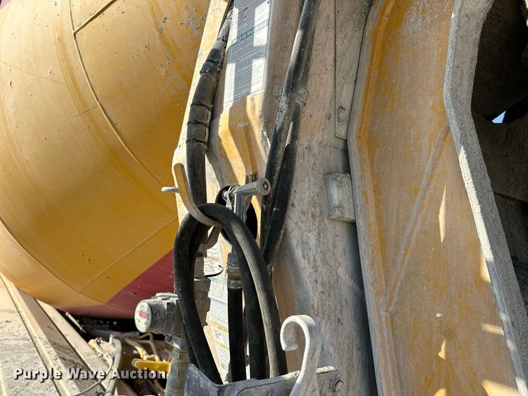 image for item DW5064 2019 Peterbilt 365 ready mix truck