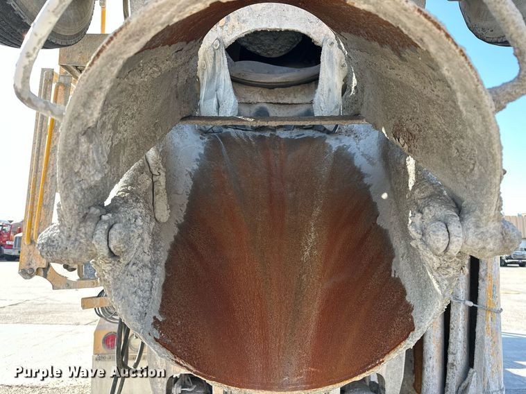 image for item DW5064 2019 Peterbilt 365 ready mix truck