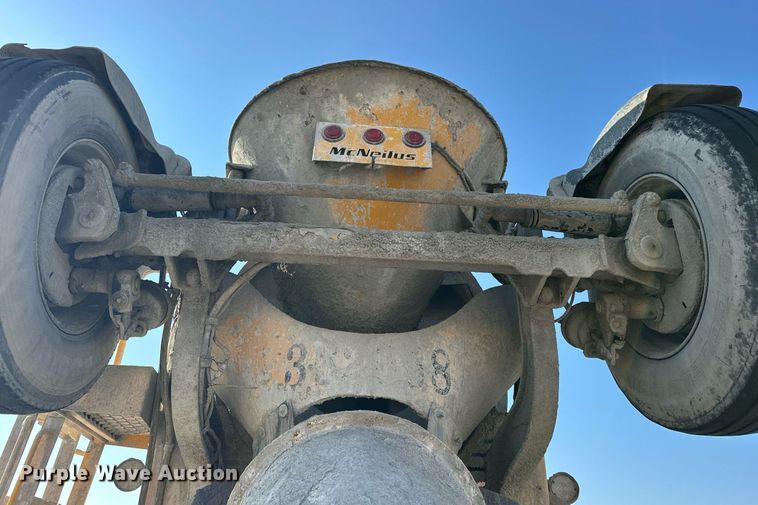 image for item DW5064 2019 Peterbilt 365 ready mix truck