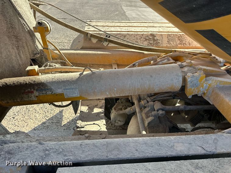 image for item DW5064 2019 Peterbilt 365 ready mix truck