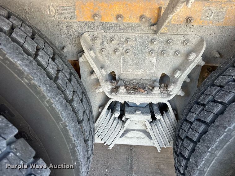 image for item DW5064 2019 Peterbilt 365 ready mix truck