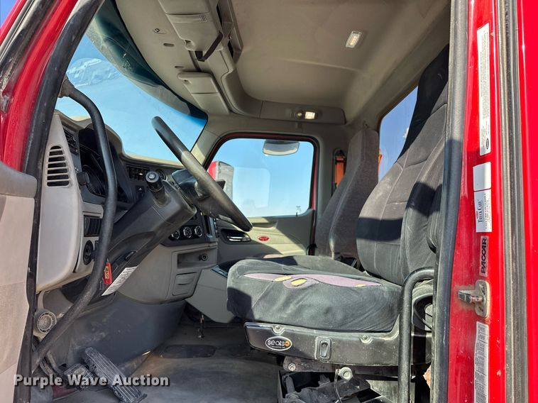 image for item DW5064 2019 Peterbilt 365 ready mix truck