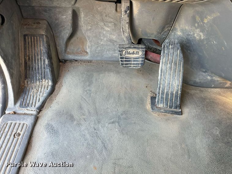 image for item DW5064 2019 Peterbilt 365 ready mix truck