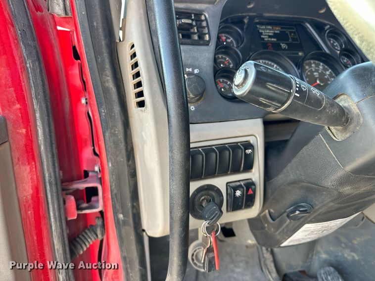 image for item DW5064 2019 Peterbilt 365 ready mix truck