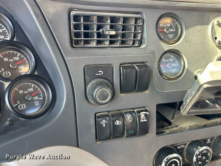 image for item DW5064 2019 Peterbilt 365 ready mix truck