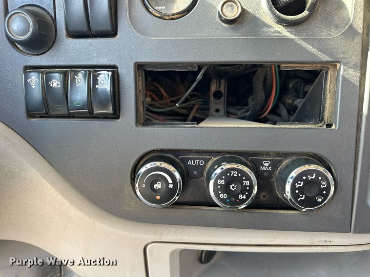 image for item DW5064 2019 Peterbilt 365 ready mix truck