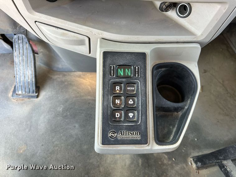 image for item DW5064 2019 Peterbilt 365 ready mix truck