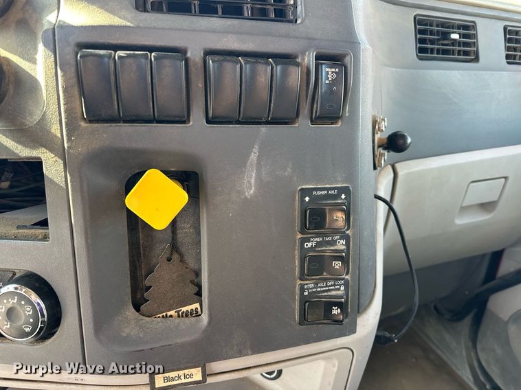 image for item DW5064 2019 Peterbilt 365 ready mix truck