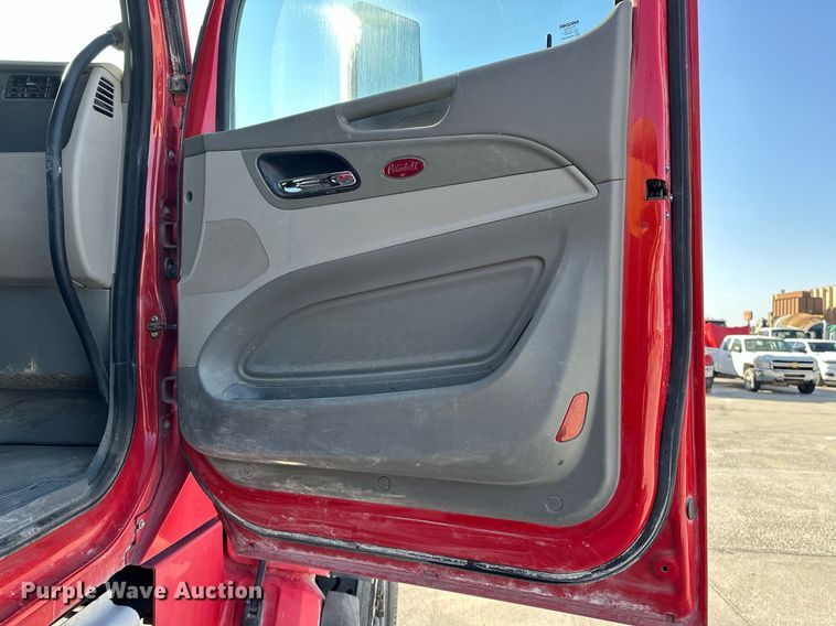 image for item DW5064 2019 Peterbilt 365 ready mix truck