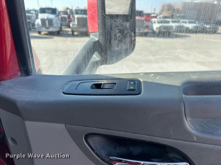 image for item DW5064 2019 Peterbilt 365 ready mix truck