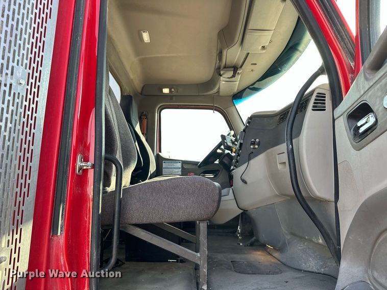 image for item DW5064 2019 Peterbilt 365 ready mix truck