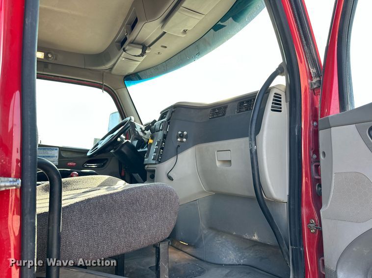 image for item DW5064 2019 Peterbilt 365 ready mix truck