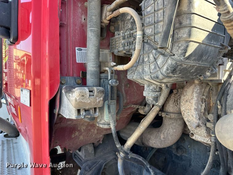 image for item DW5064 2019 Peterbilt 365 ready mix truck