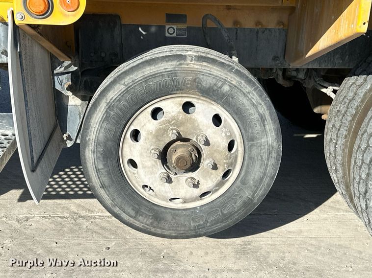 image for item DW5064 2019 Peterbilt 365 ready mix truck