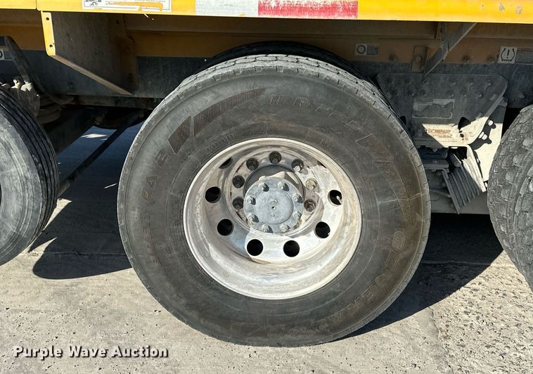 image for item DW5064 2019 Peterbilt 365 ready mix truck