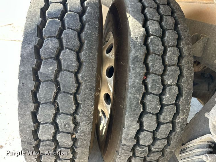 image for item DW5064 2019 Peterbilt 365 ready mix truck