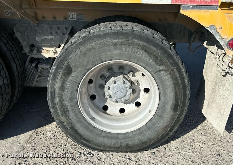 image for item DW5064 2019 Peterbilt 365 ready mix truck