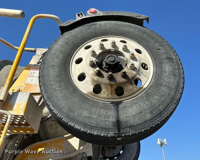 image for item DW5064 2019 Peterbilt 365 ready mix truck