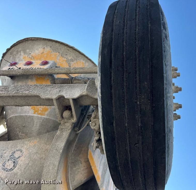 image for item DW5064 2019 Peterbilt 365 ready mix truck