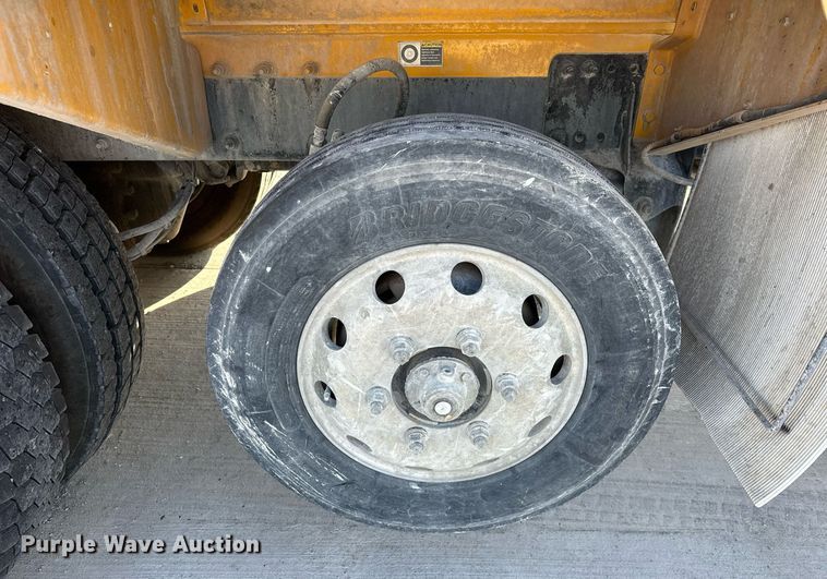 image for item DW5064 2019 Peterbilt 365 ready mix truck