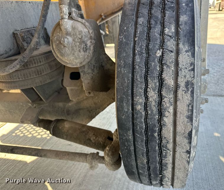 image for item DW5064 2019 Peterbilt 365 ready mix truck