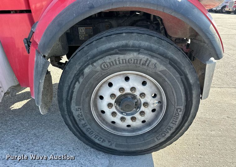 image for item DW5064 2019 Peterbilt 365 ready mix truck