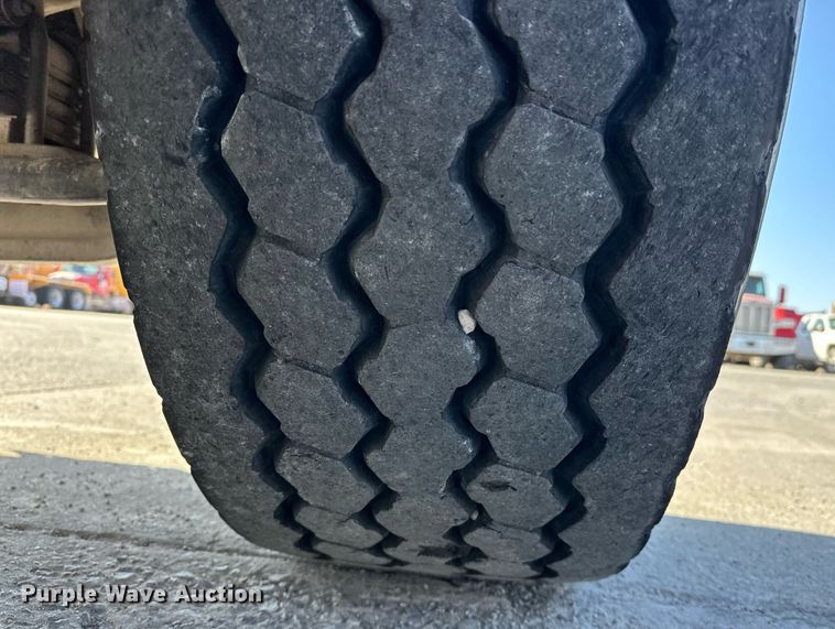 image for item DW5064 2019 Peterbilt 365 ready mix truck