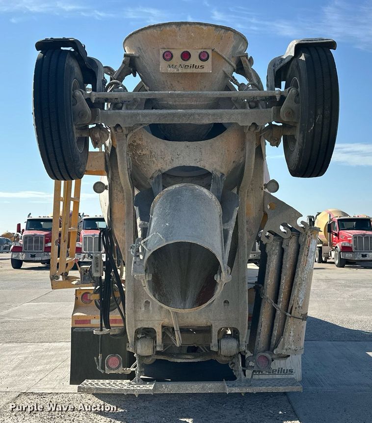 image for item DW5065 2014 Peterbilt 365 ready mix truck