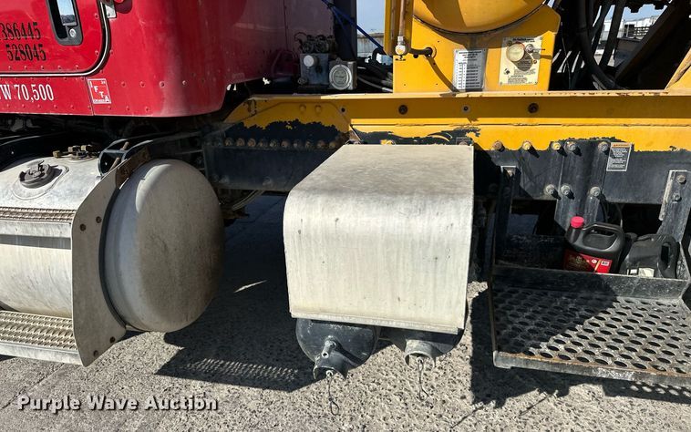 image for item DW5065 2014 Peterbilt 365 ready mix truck