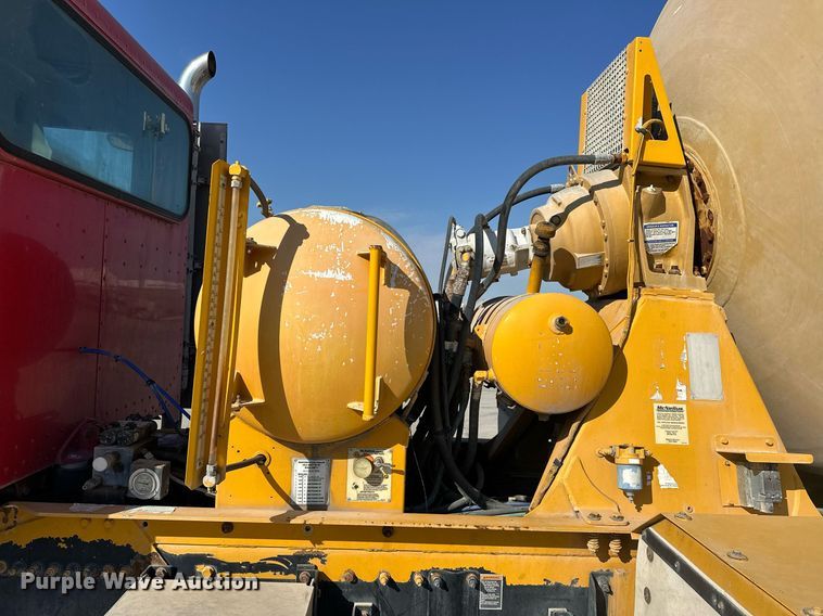 image for item DW5065 2014 Peterbilt 365 ready mix truck